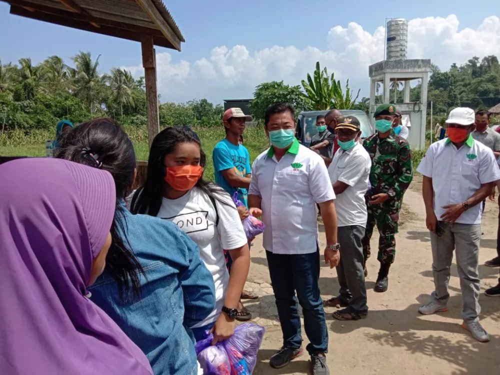 Sembako dan Masker dari Bupati Kepsul untuk Lansia