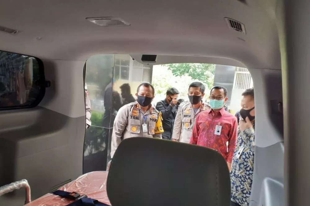 BNI Beri Bantuan Polda Sumbar Ambulans