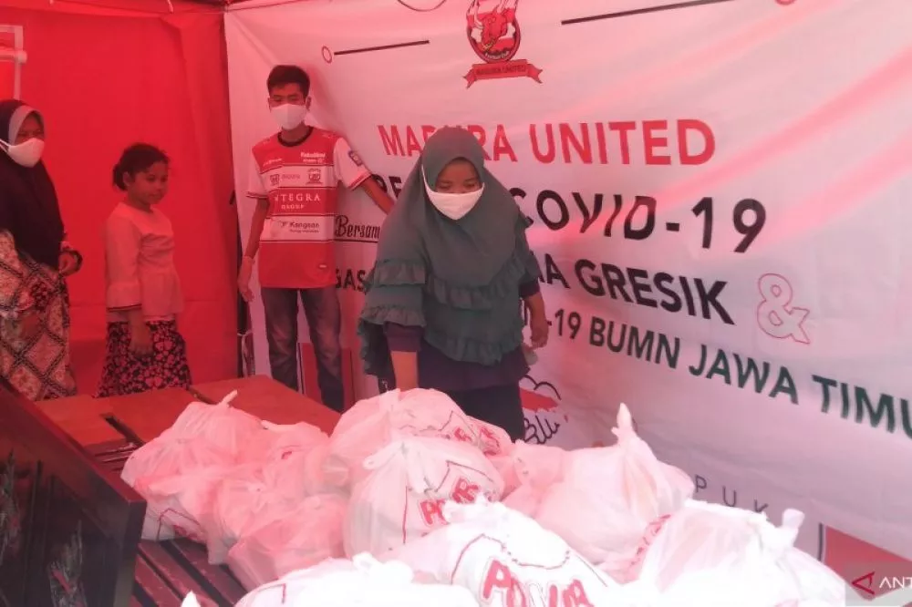 PWI Pamekasan, MU serta YMPI Bagi Dua Ton Beras