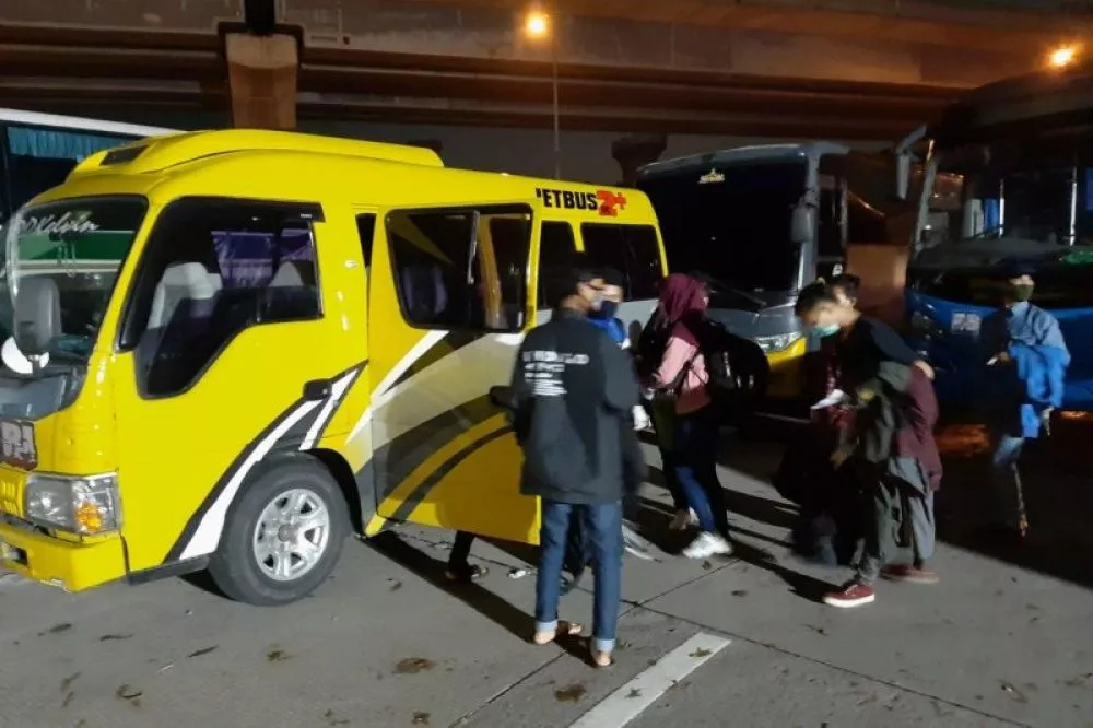 Travel Gelap Kucing-Kucingan dengan Polisi untuk Antar Pemudik