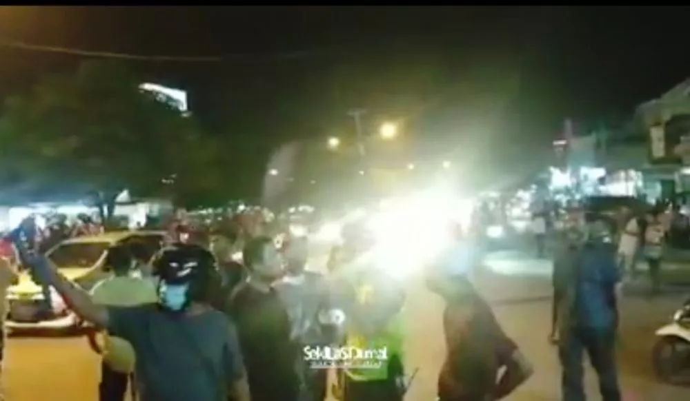PSBB di Dumai Dibubarkan Massa