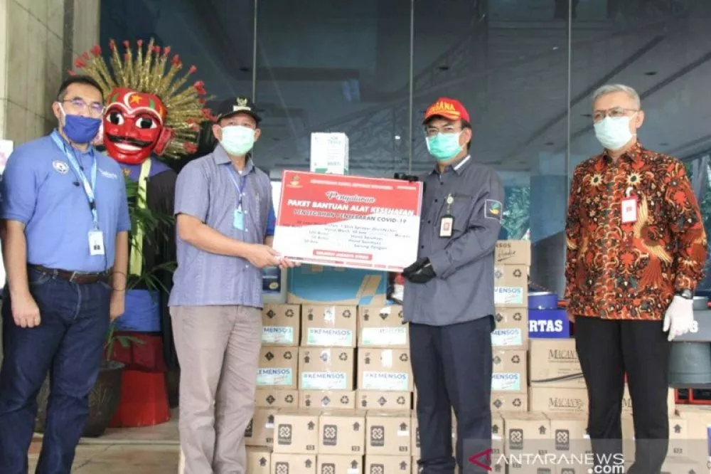 Kemensos Serahkan Alkes bagi TPS Terdampak Covid-19