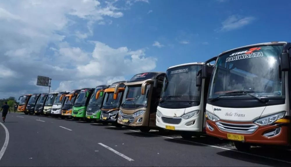 Sambut New Normal Pariwisata, Puluhan Bus Panasi Mesin