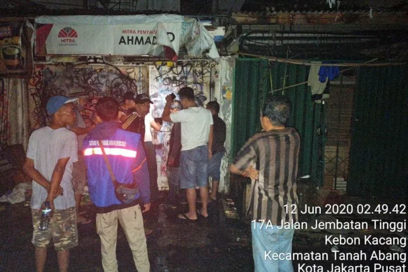 Enam Unit Damkar Dikerahkan ke Tanah Abang