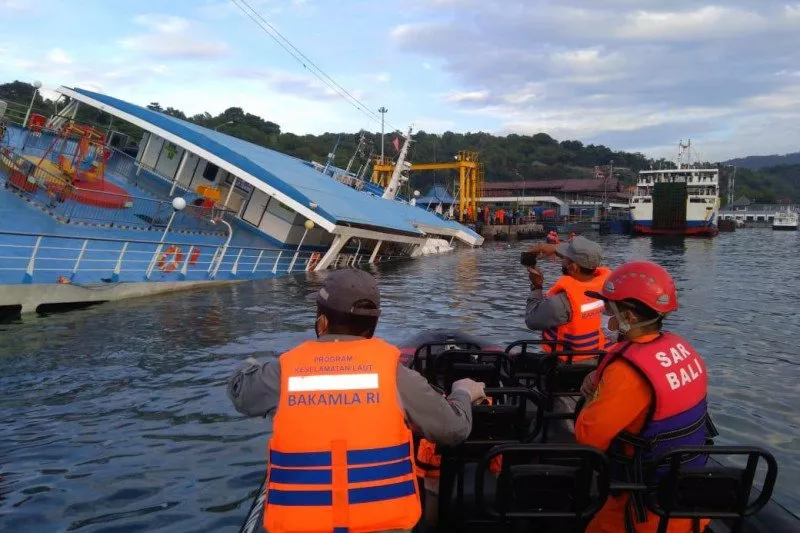KMP Dharma Rucitra III Tenggelam, 66 Penumpang Selamat
