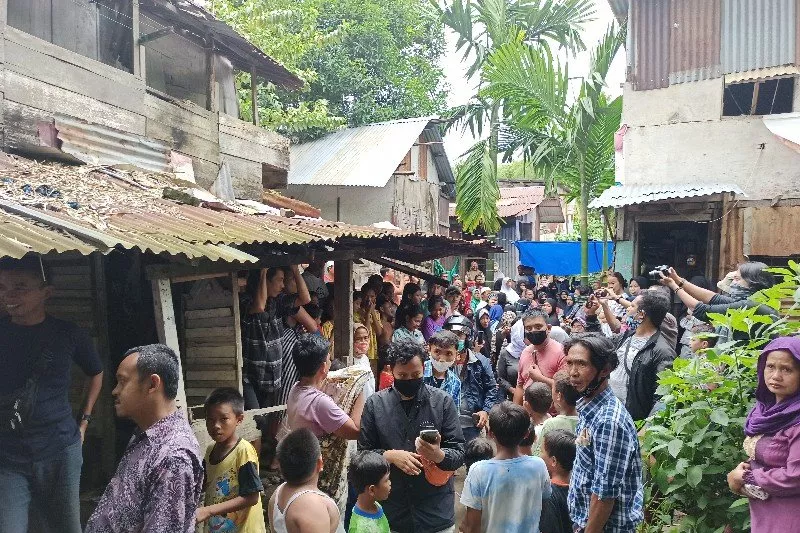 Jenazah Dua Bocah yang Diduga Dianiaya Ayah Tiri Tiba di Rumah Duka