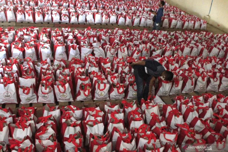 Bantuan Paket Jokowi Sebanyak 4.600 Dibagi di Kupang