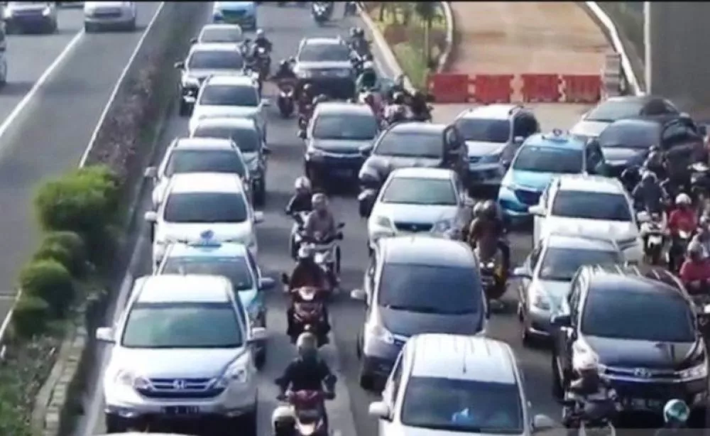 Kantor Dibuka, Jalan di Jakarta Macet