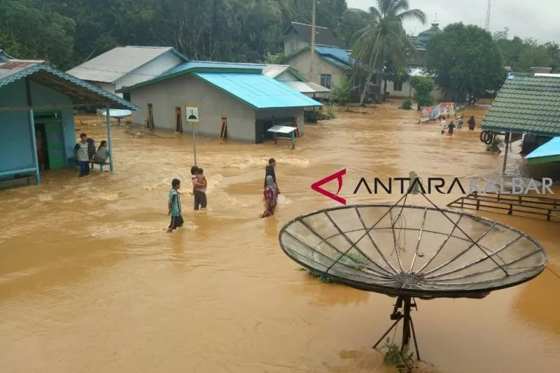 Banjir 10 Meter Rendam Serawai, Tebidah dan Hulu