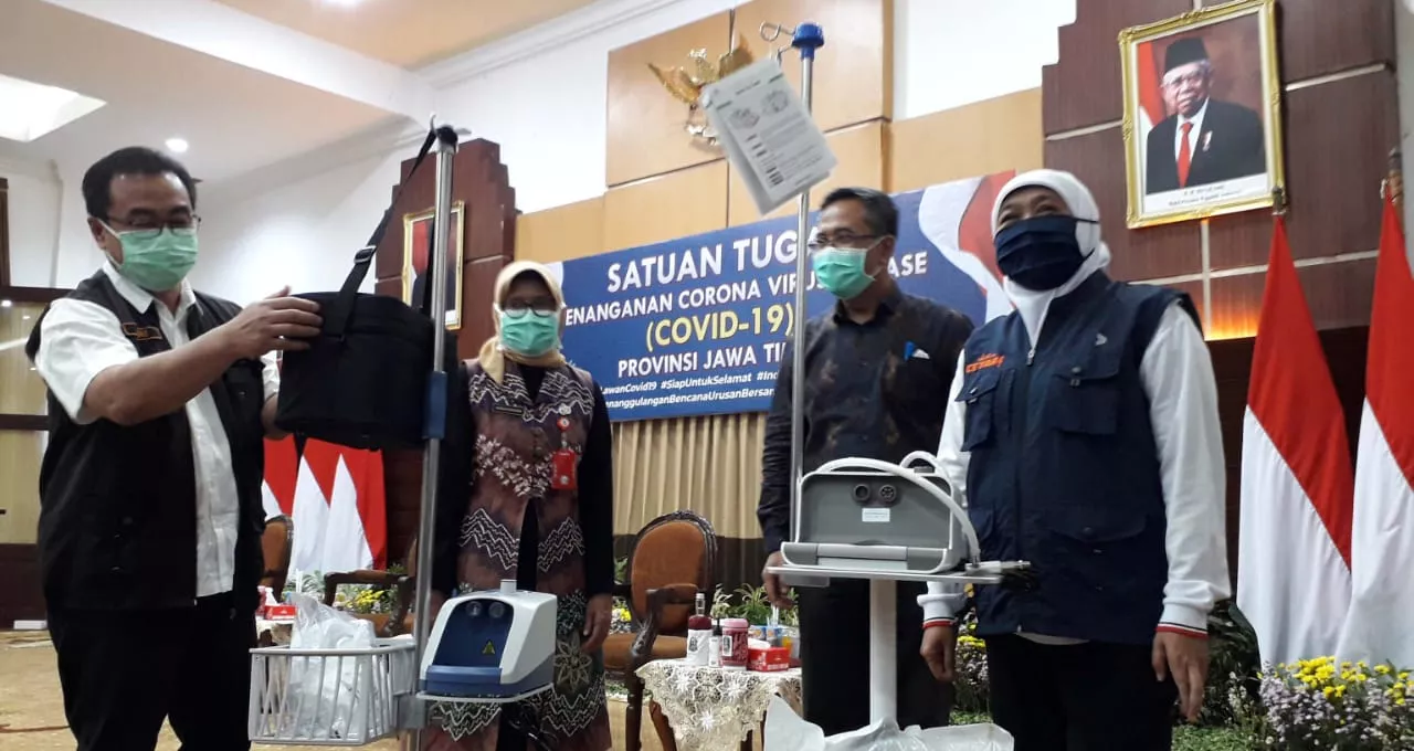 Yayasan BUMN Serahkan Bantuan Alkes ke Satgas Covid-19 Pemprov Jatim