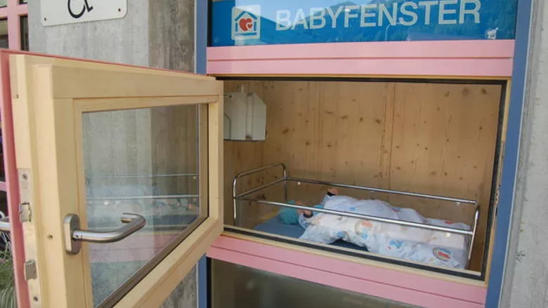 Babyfenster, Tempat Ibu Buang Bayi di Swiss