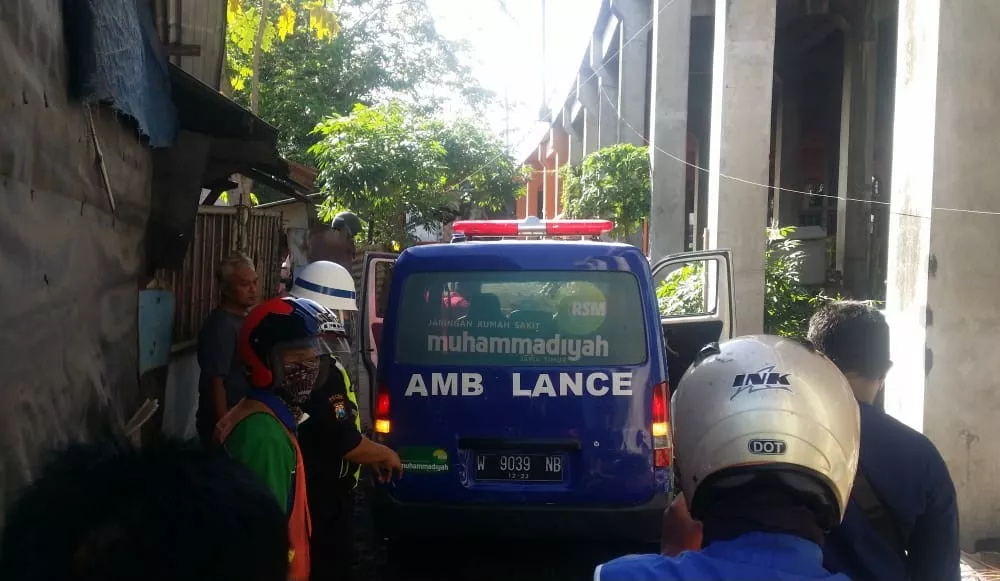Seorang Pria Tewas Dihantam Kereta di Trosobo
