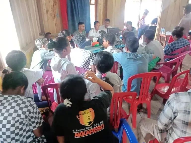 Pemerintah Kecamatan Lamba Leda Jemput Data Kependudukan Ke Desa