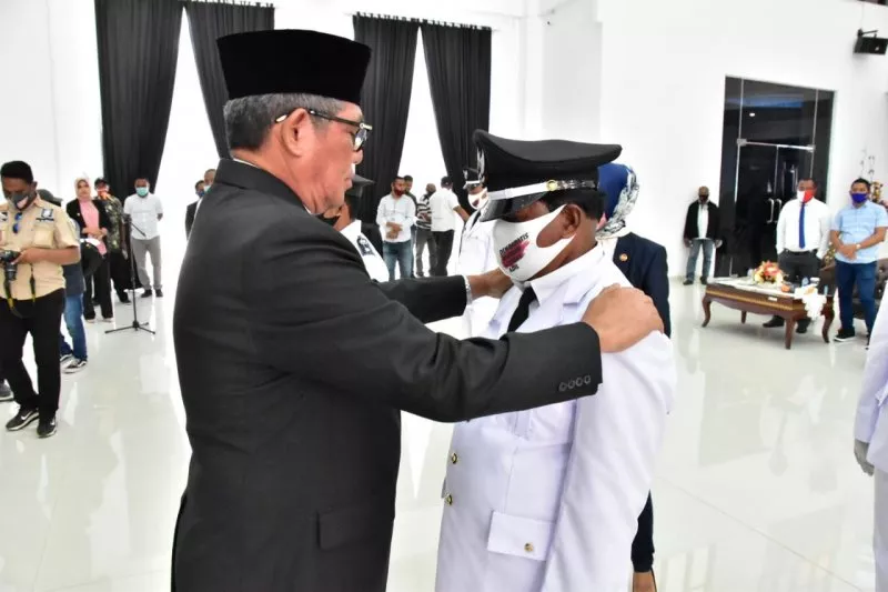 Bupati Malra M Thaher Lantik 12 Ohoi