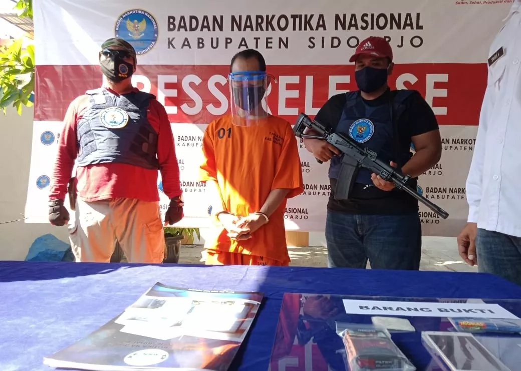 Transaksi Sabu Dibungkus Rokok, Arek Medaeng Dicokok BNNK