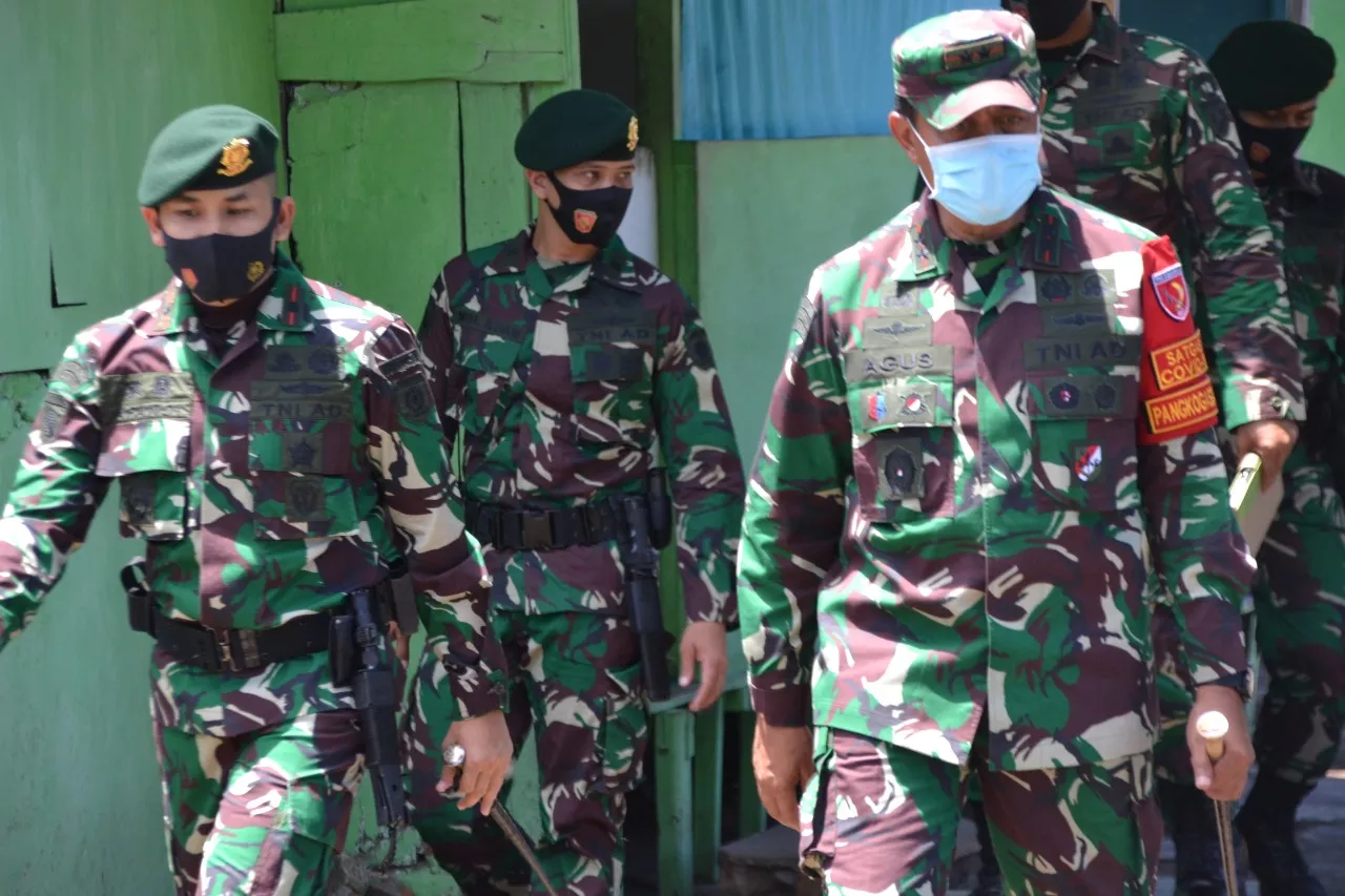 Satgas Yonarmed 9 Kostrad Terima Kunjungan Kerja Pangdam Pattimura