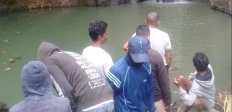 Terjun ke Sungai Pemuda Kampung Lando, Manggarai Hilang
