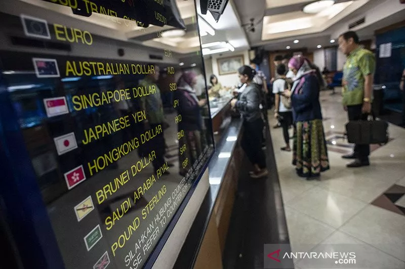 Rupiah Ditutup Melemah Jumat Sore