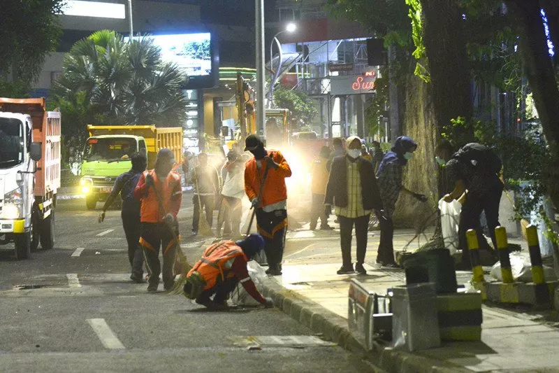Pemkot Surabaya Benahi Fasilitas Publik yang Rusak Pasca Demo