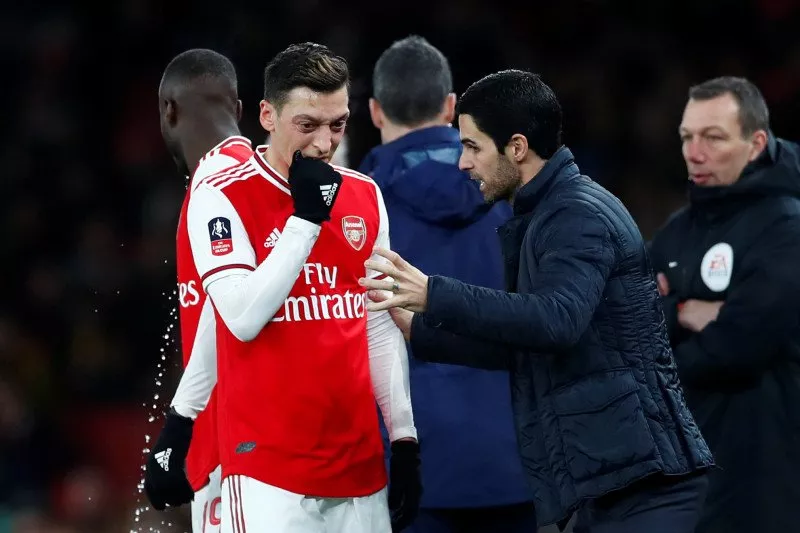 Ozil Tidak Masuk Skuad Arsenal, Arteta Mengaku Terluka