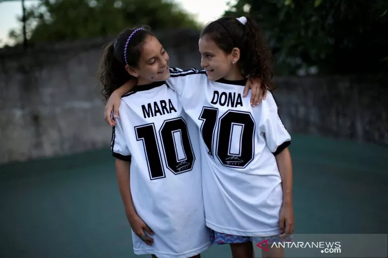 Nama Maradona Dipakai Si Kembar Berusia 9 Tahun Mara dan Dona
