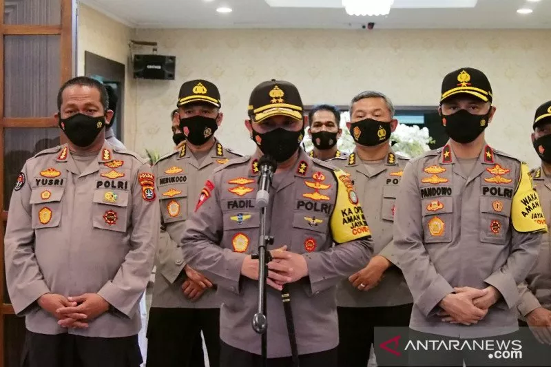 Kapolda Metro Dukung Pangdam Jaya Turunkan Spanduk Rizieq