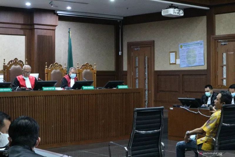Terungkap di Persidangan Mantu Nurhadi Punya Utang Rp 81 Miliar