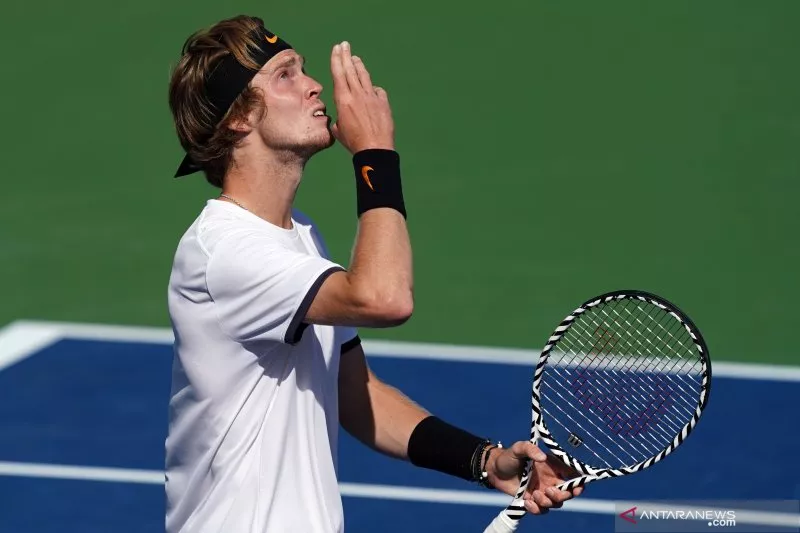 Meski Sudah Tidak Menentukan, Rublev Permalukan Thiem di Laga Terakhir