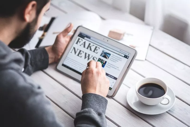 WhatsApp Blokir Dua Juta Akun Penyebar Hoaks