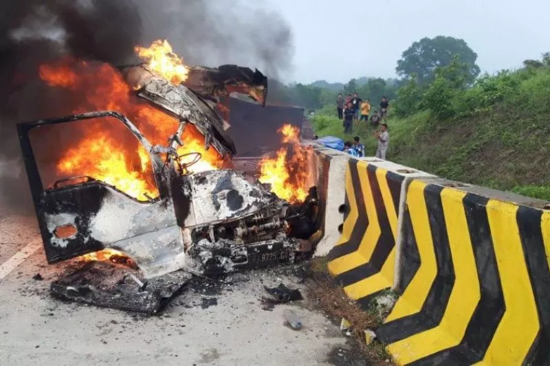 Kecelakaan di Ruas Tol Madiun-Nganjuk, Tiga Tewas
