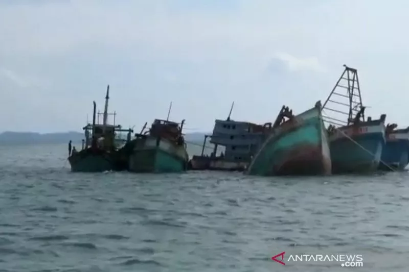 Lima Kapal Nelayan Asing Ditenggelamkan di Perairan Laut Riau