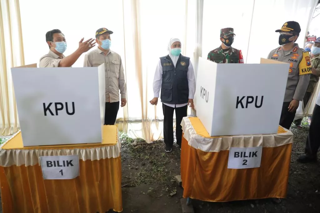 Gubernur Khofifah dan Forkopimda Jatim Tinjau di Beberapa TPS