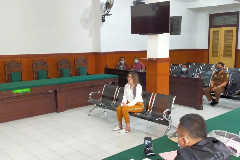 Via Vallen Hadiri Sidang sebagai Saksi Perusakan Mobilnya