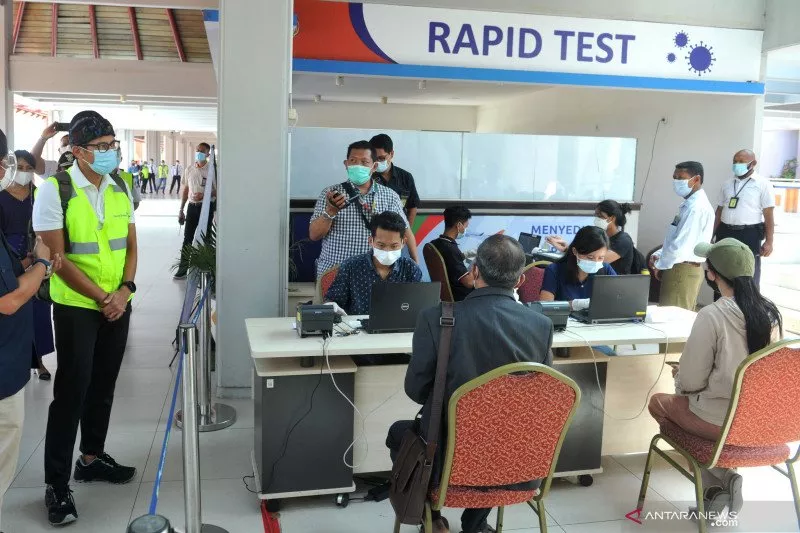 Menparekraf Pantau Prokes di saat Libur Nataru di Bali