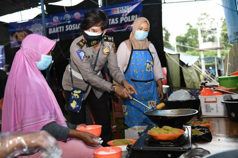 Kakorlantas Polri Beri Bantuan 3.150 Paket Sembako