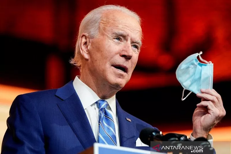 Joe Biden, Presiden Terpilih Minta Fauci Tetap Berada di Tim Covid-19