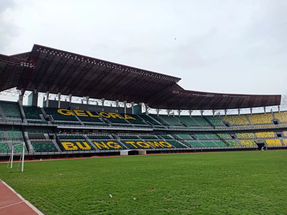 Rumput Stadion Gelora Bung Tomo Belum Tumbuh Merata