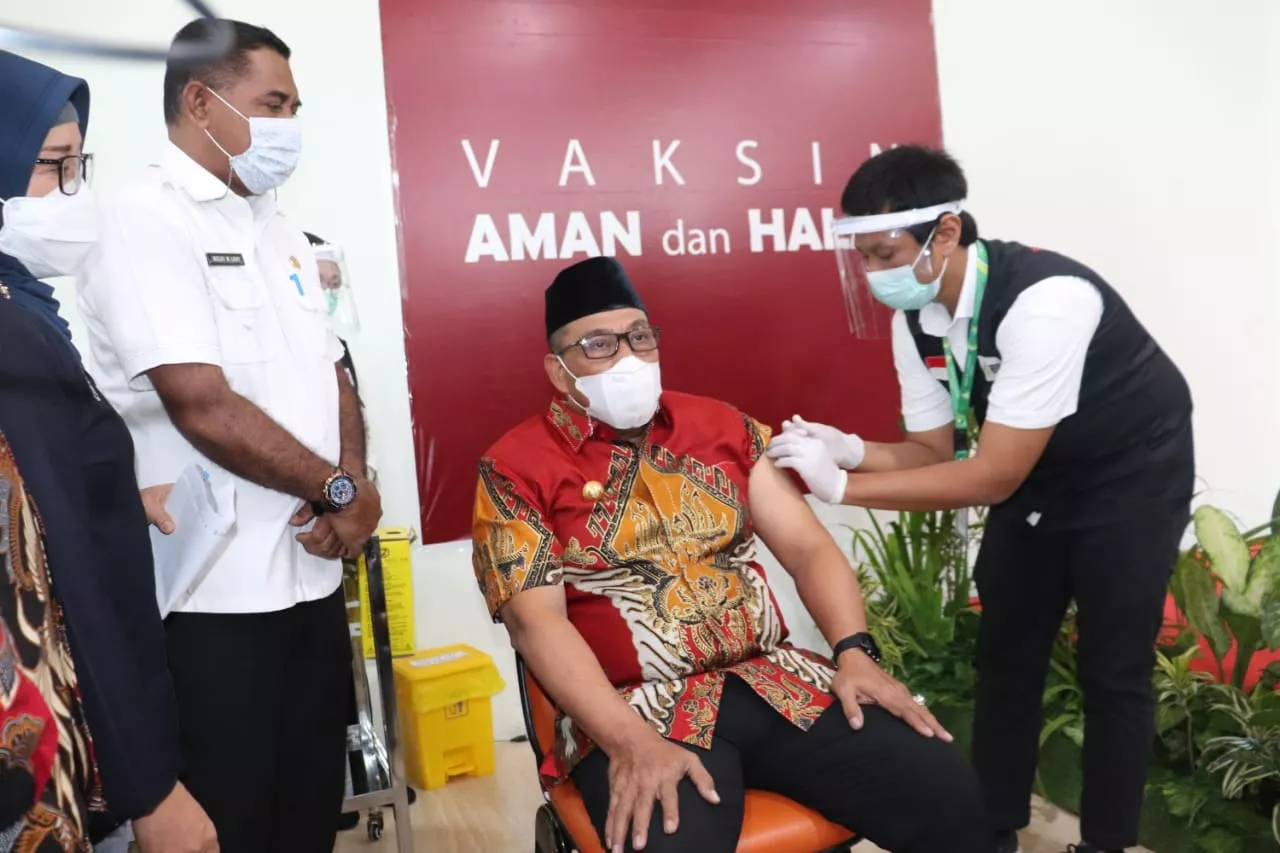 Gubernur Maluku Mendapatkan Vaksinasi Covid-19 untuk Kedua Kalinya
