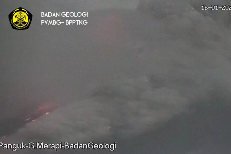 Merapi Keluarkan Guguran Awan Panas dan Luncuran Sejauh 1.500 Meter