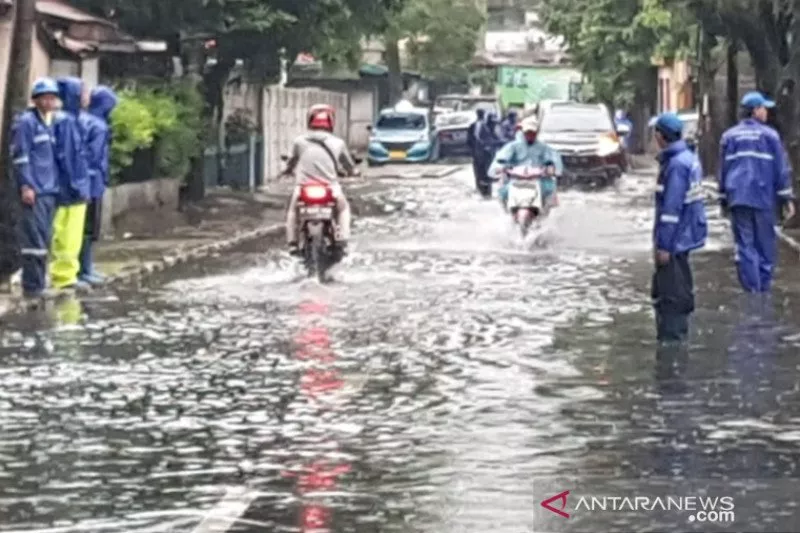 Curah Hujan Tinggi Sejumlah Titik di Jakarta Tergenang