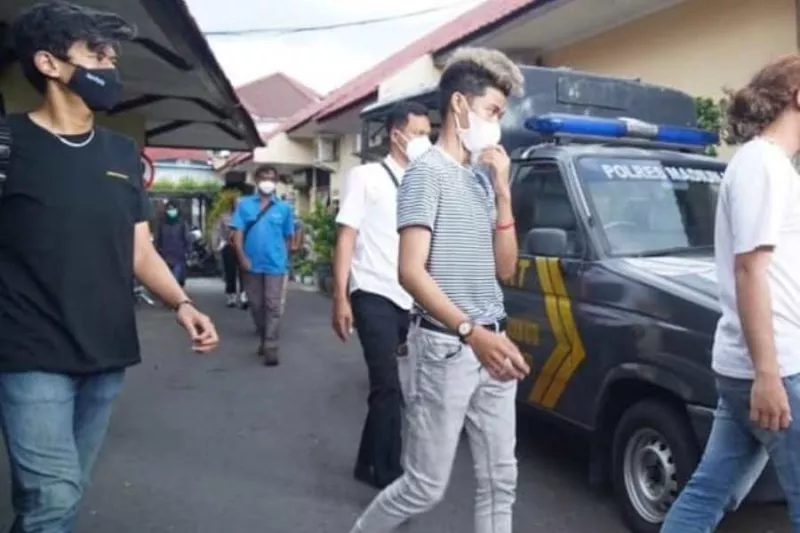Gara-gara Test Food, TikTokers Viens Boys Berurusan dengan Polisi