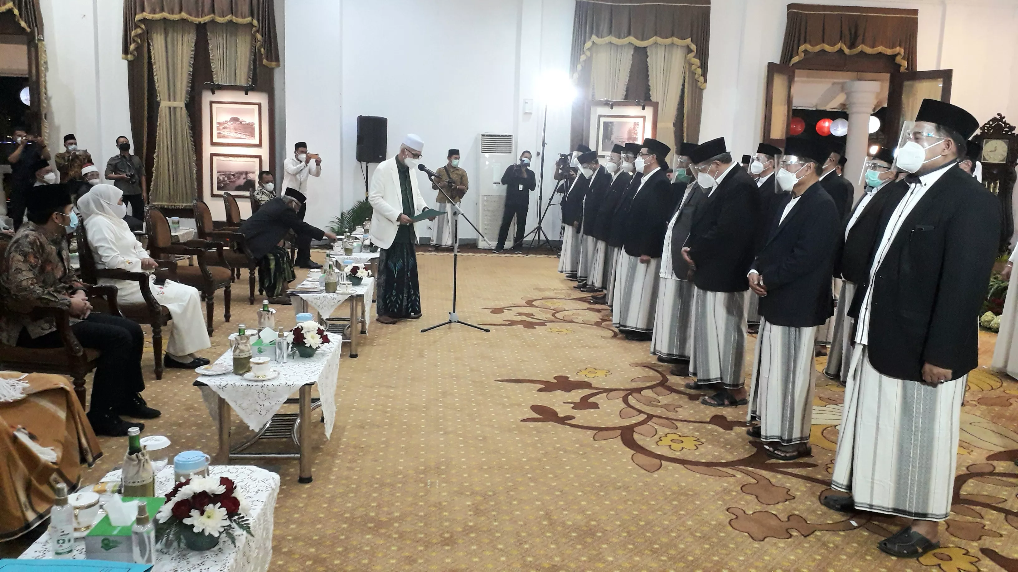 Gubernur Khofifah Saksikan Pengukuhan MUI Jatim