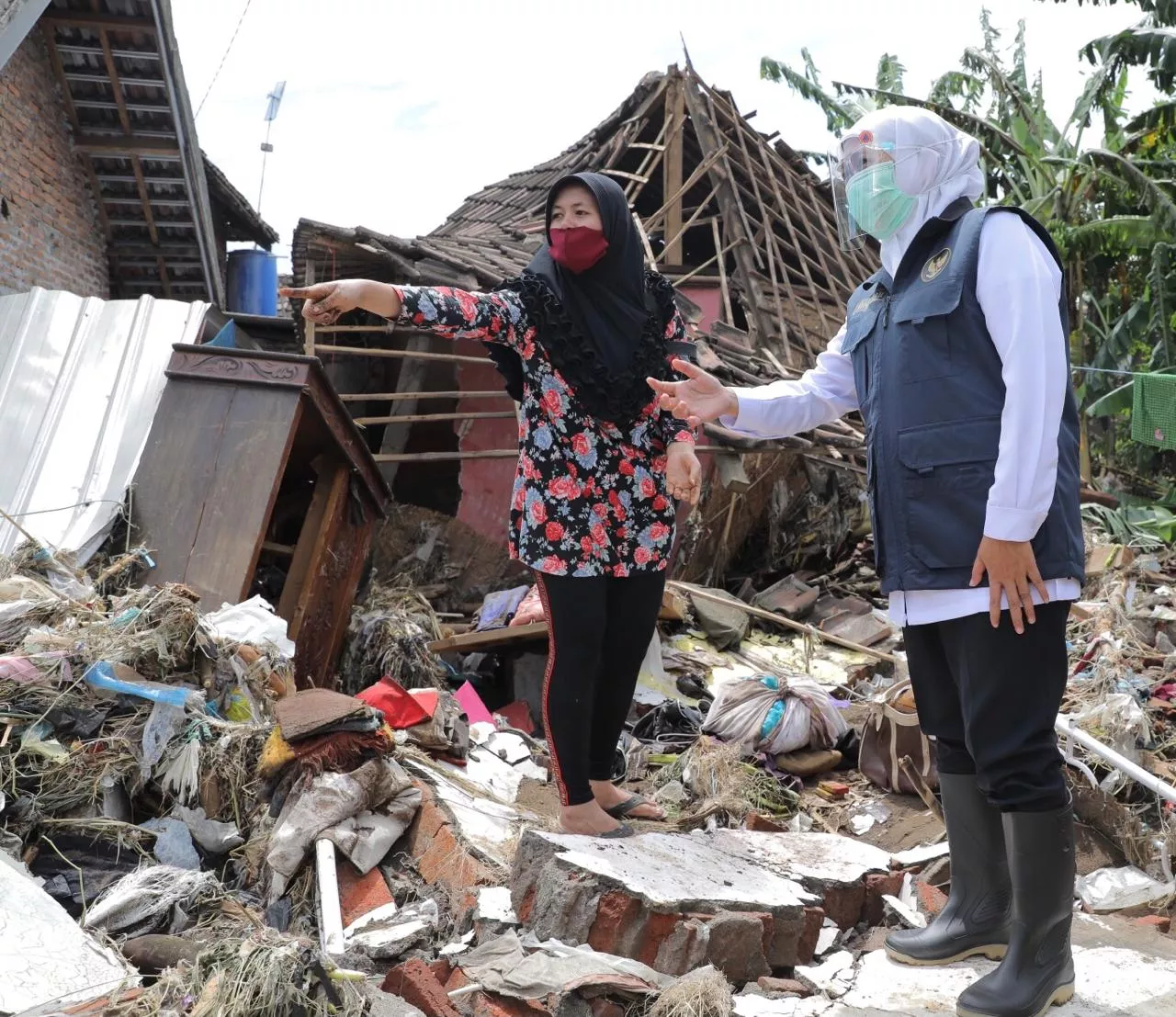 Gubernur Khofifah Siapkan Skema Relokasi dan Rekonstruksi