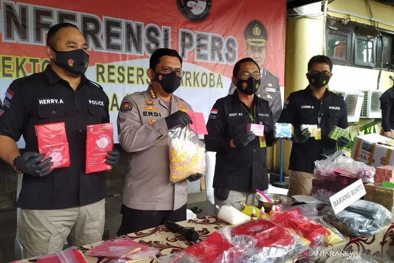 Produksi Pemutih Wajah Ilegal Dibongkar Polda Jabar