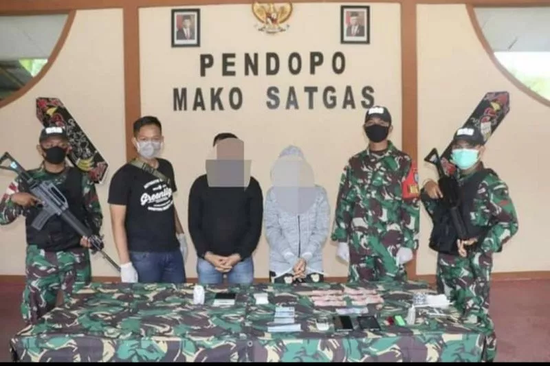 Satgas Pamtas Batalion Infantri 642/Kapuas Ringkus Pengedar Narkoba
