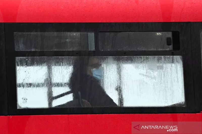 Inggris Berlakukan Dua Kali Tes terhadap Orang yang Baru Tiba