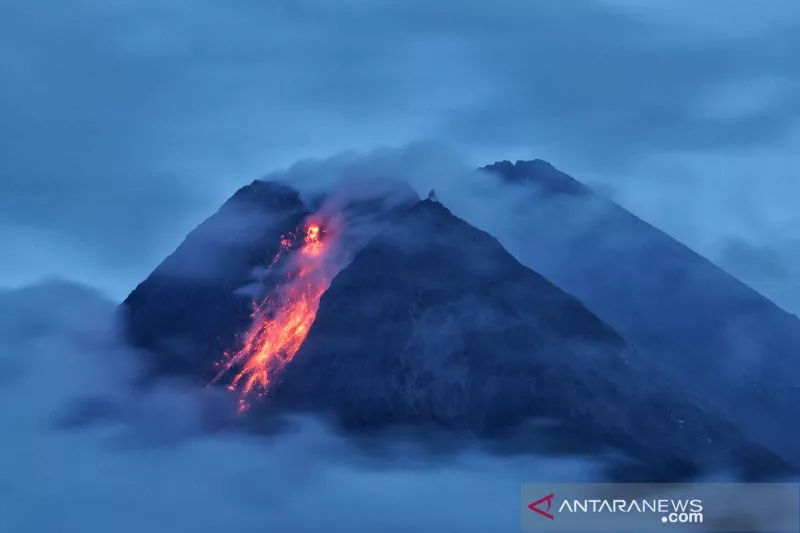 Luncuran Lava Pijar Merapi Sepanjang 700 Meter ke Arah Krasak