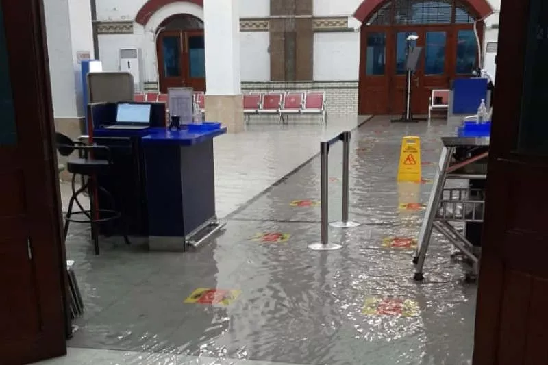 Stasiun Tawang Semarang Dilanda Banjir