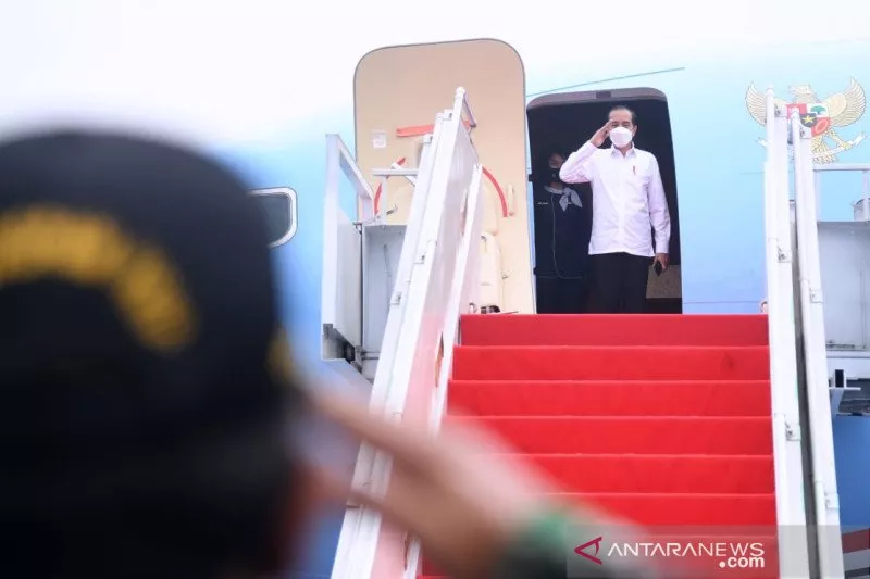 Jokowi Tinjau Vaksinasi Massal di Yogya