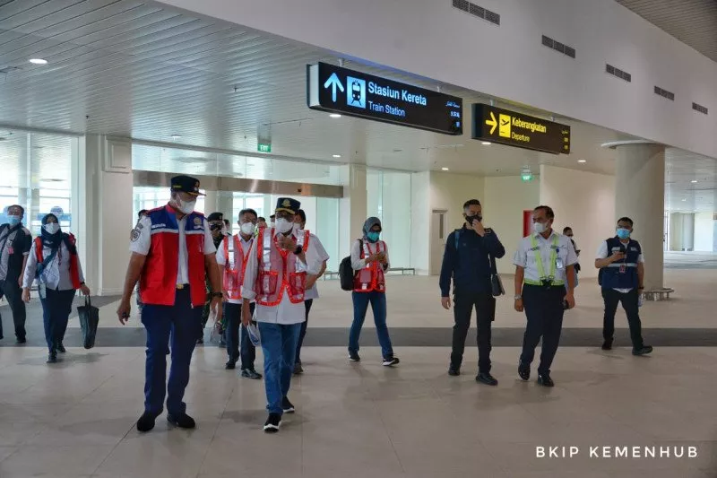 Menhub Tinjau Progres Pembangunan Bandara Internasional Yogyakarta